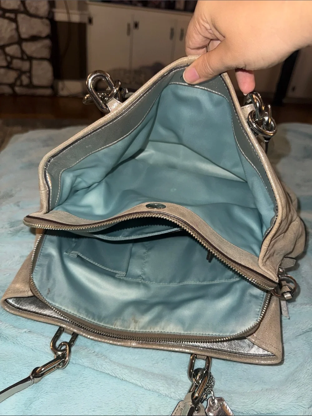 Vintage Coach Metallic Champagne Leather Turnlock Tote Bag Style Y2K - Picture 5 of 9